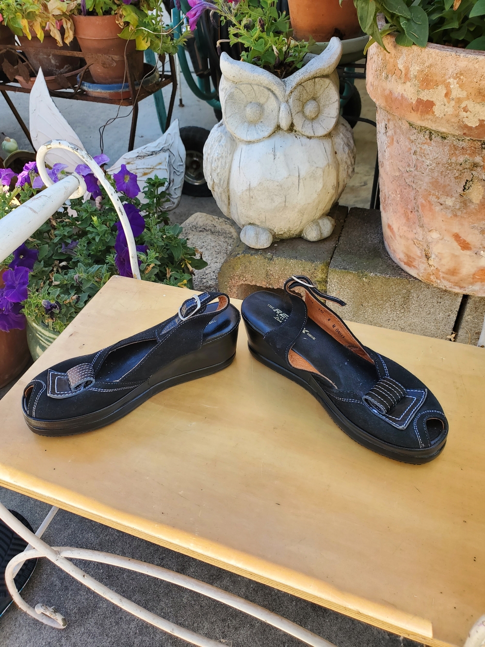 Women's Black Suede Peep-Toe Slingback Sandals with Contrast Stitching - Picture 6 of 9